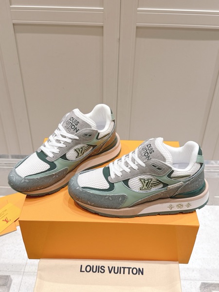 Men's Louis Vuitton Run Way Sneakers-814